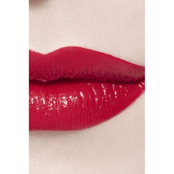 CHANEL Rouge Coco bloom Mitrinoša un apjomu palielinoša lūpu krāsa