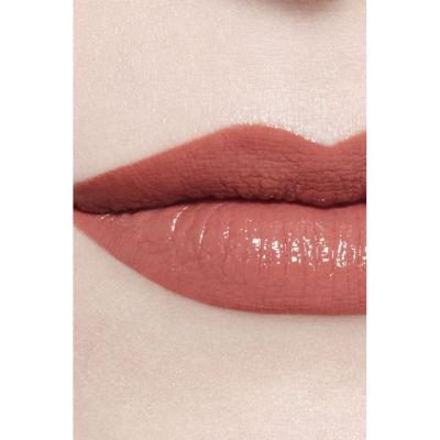 CHANEL Rouge Coco Bloom Mitrinoša un apjomu palielinoša lūpu krāsa
