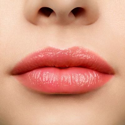 GUERLAIN KissKiss Bee Glow 98% dabīgas izcelsmes medus balzāms ar toni
