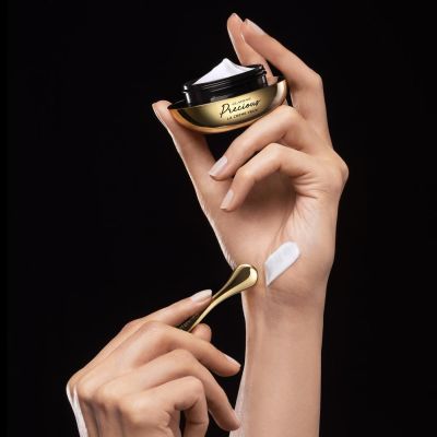 CLARINS Precious La Creme Yeux Acu krēms