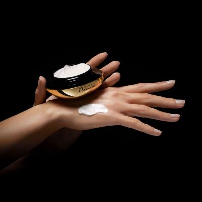 CLARINS Precious La Creme Visaptverošs krēms sejas ādai pret novecošanos