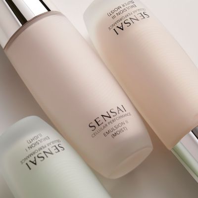 SENSAI Cellular Perfomance Emulsion II Mitrinoša sejas emulsija sausai ādai