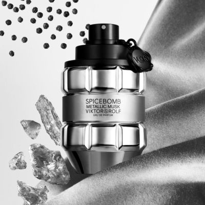 VIKTOR & ROLF SPICEBOMB METALLIC MUSK Parfimērijas ūdens