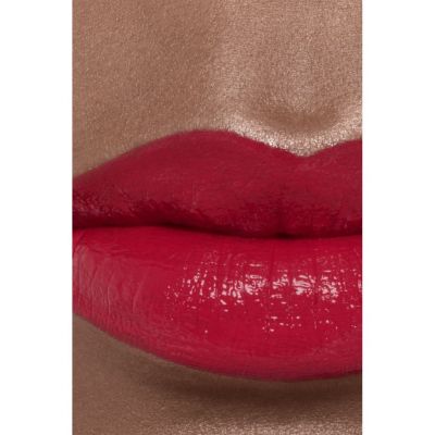 CHANEL Rouge Coco bloom Mitrinoša un apjomu palielinoša lūpu krāsa