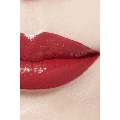CHANEL Rouge Coco Bloom Mitrinoša un apjomu palielinoša lūpu krāsa
