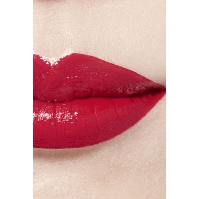 CHANEL Rouge Coco bloom Mitrinoša un apjomu palielinoša lūpu krāsa