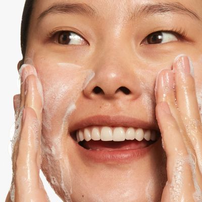 CLINIQUE Anti-Blemish Cleansing Foam Putojošs sejas attīrīšanas līdzeklis