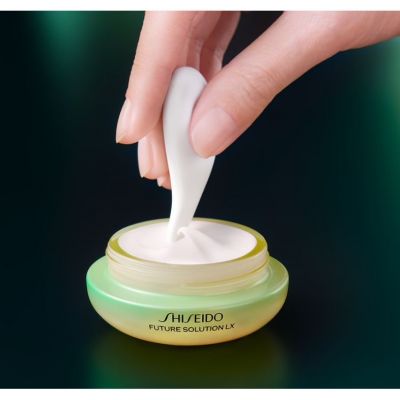 SHISEIDO Future Solution Lx Nostiprinošs un pretgrumbu acu krēms