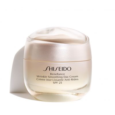 SHISEIDO Benefiance Wrinkle Smoothing Day Cream Pretgrumbu sejas krēms