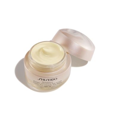 SHISEIDO Benefiance Wrinkle Smoothing Day Cream Pretgrumbu sejas krēms