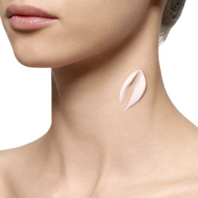 CLARINS Super Restorative Decollete and Neck Concentrate Nostiprinošs kakla un dekoltē krēms