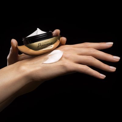 CLARINS Precious La Creme Riche Visaptverošs krēms sejas ādai pret novecošanos