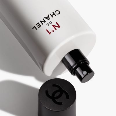 CHANEL N°1 DE CHANEL SÉRUM-EN-BRUME CORPS REVITALISANT Izsmidzināms mitrinošs līdzeklis ķermenim