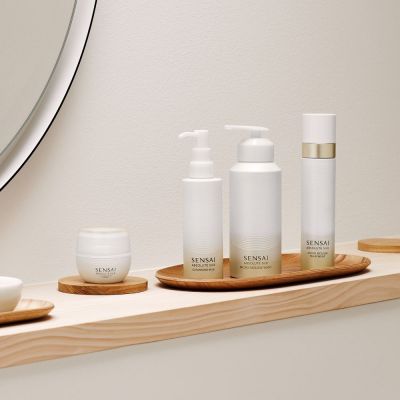 SENSAI Absolute Silk Micro Mousse Treatment Mitrinošs losjons-putas