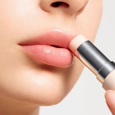 SENSAI Total Lip Treatment  Stick Lūpu krēms