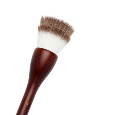 LA BOUCHE ROUGE La Bouche Rouge Highlighter Brush Izgaismotāja ota