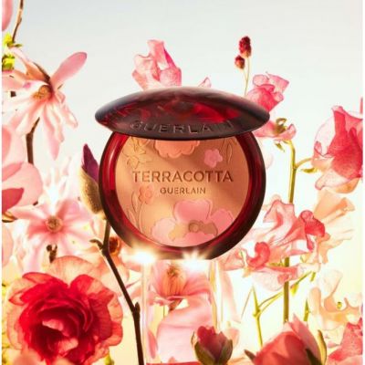 GUERLAIN Terracotta Flower Blossom Sun _ kissesd dabisks veselīga mirdzuma pūderis  - 96% dabīgi iegūtas sastāvdaļas
