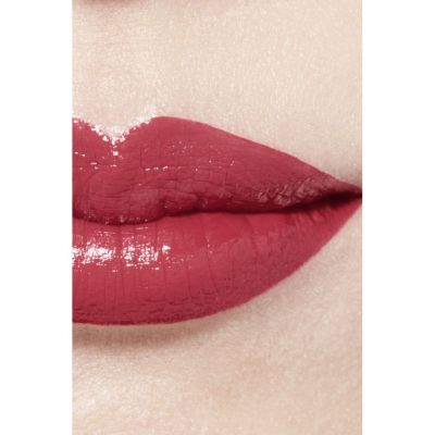CHANEL Rouge Coco Bloom Mitrinoša un apjomu palielinoša lūpu krāsa